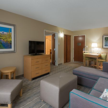 Holiday Inn Express & Suites Wheat Ridge-Denver West By Ihg Exterior photo
