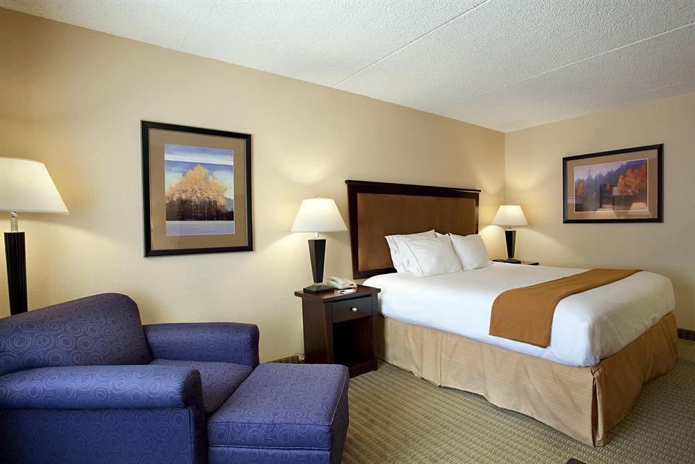 Holiday Inn Express & Suites Wheat Ridge-Denver West By Ihg Room photo